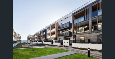 Luxurious and Spacious 4 Bedroom Townhouse in Port Melbourne - Photo 5