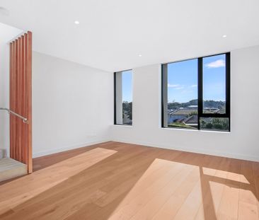 Tri-Level Townhouse I Near New Condition I Double Parking Space - Photo 4