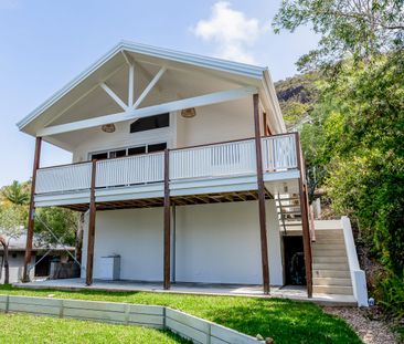 Blissful Coastal Treehouse Retreat - Photo 4