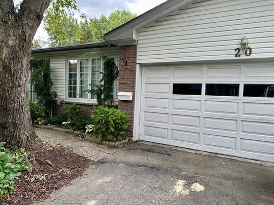 For Lease - 20 Rathfon Crescent, Richmond Hill, Ontario - Photo 1