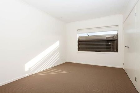 Charming 2-Bedroom Home in Craigieburn - Photo 3