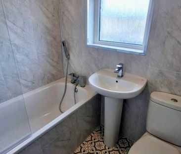 Partly Furnished 3 Bedroom Terrace - Photo 6