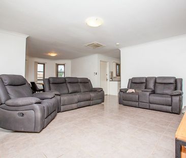 Spacious 4-Bedroom Family Home with Modern Comforts - Photo 5