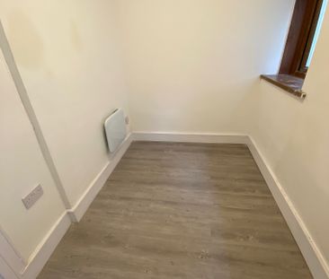 £1,000 PCM, Two Bedroom Ground Floor Flat in City Road, Roath, Card... - Photo 2