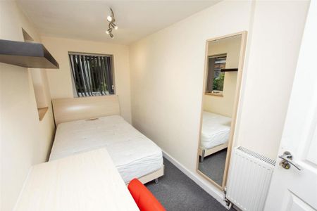 6 bedroom house to rent - Photo 4