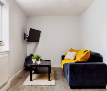 Five Bed Flat - Photo 1