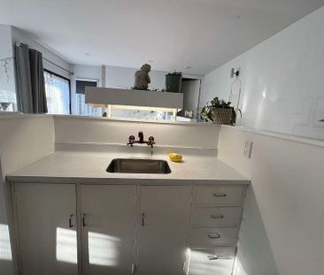 Tidy one bedroom unit in great location! - Photo 5