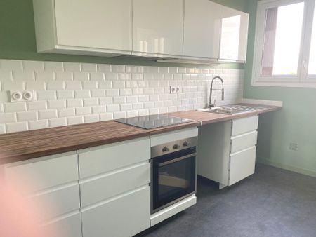 Location Appartement 4 pièces 92m² LYON 4ème - Photo 5