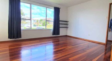 3-bedroom home in the heart of West Auckland - Photo 4