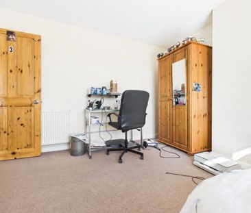 4 bedroom semi-detached house to rent - Photo 6