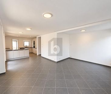 KOMPLETT NEU SANIERT MIT GROSSER TERRASSE - Foto 1