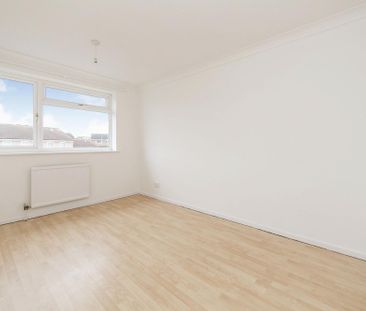 3 bedroom house to rent Dorking Crescent, Clacton-on-Sea, CO16 - Photo 4