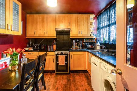 3 bedroom flat to rent - Photo 3