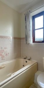 2 bedroom Semi-Detached House to let - Photo 4