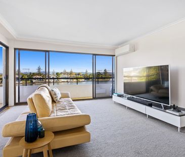 RIVERFRONT ELEGANCE | FULLY FURNISHED | PANORAMIC RIVER & MOUNTAIN ... - Photo 1
