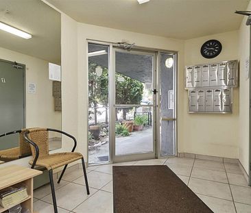 Newly Renovated Second Floor Apartment in White Rock - Photo 2