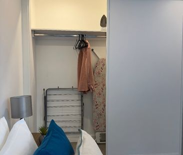 1 Bed Flat, Communication Row, B15 - Photo 6