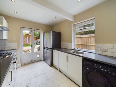 3 bedroom semi-detached house to rent - Photo 4