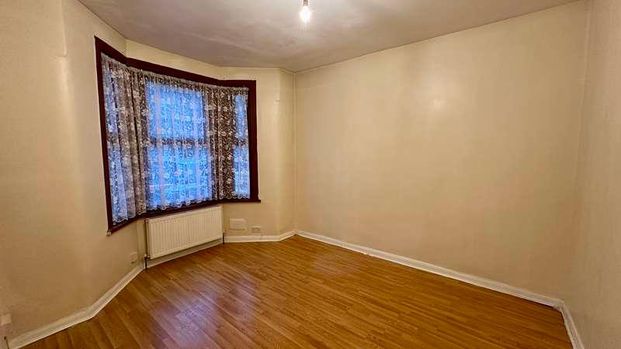 Denbigh Road, London, E6 - Photo 1