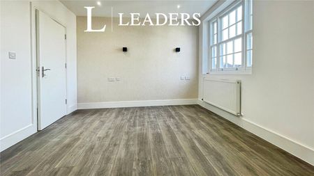 3 bedroom property to rent East Street, Rochford, Essex, SS4 - Photo 2