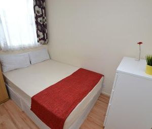 1 Bedrooms Flat to rent in Cable Street, London E1 | £ 140 - Photo 1