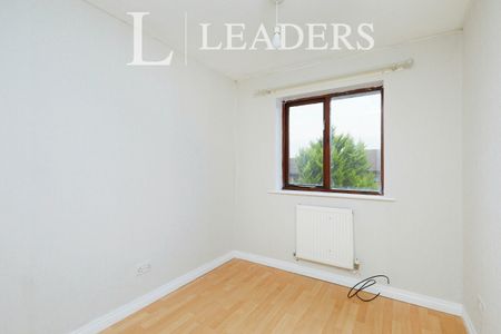 3 bedroom semi-detached to rent Lydstep Close, Oakwood - Photo 4