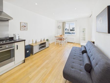 1 bedroom flat to rent - Photo 2