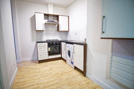 4 bedroom flat to rent - Photo 2