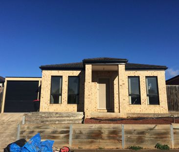 THREE BEDROOM + STUDY HOUSE - - Photo 2