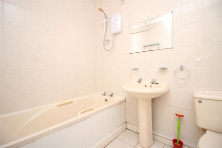 7 bedroom Student Terraced House to rent in Grosvenor Place, Jesmond, Newcastle Upon Tyne - Photo 2