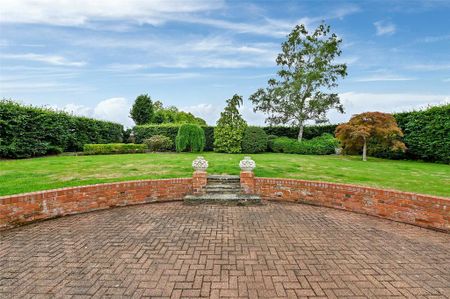 4 bedroom detached house to rent - Photo 3
