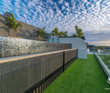 Large 2 Bedroom Apartments with Uninterrupted City Views - Photo 2