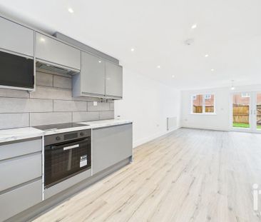 3 bedroom mews to rent - Photo 5