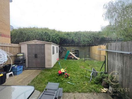 St. Giles Close, Hounslow, TW5 - Photo 5