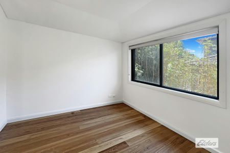 Spacious Three Bedroom Townhouse for Rent! - Photo 4