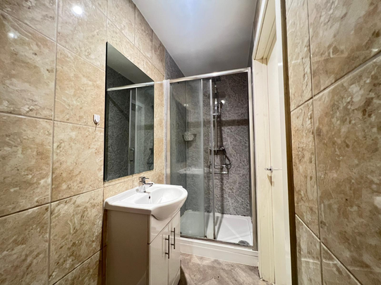 Earlham Road, Norwich - Photo 1