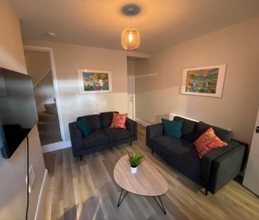 4 bedroom terraced house to rent - Photo 5