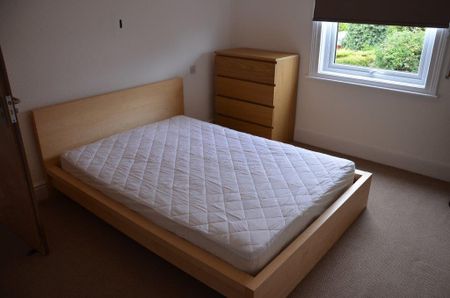 4 bedroom semi-detached house to rent - Photo 3