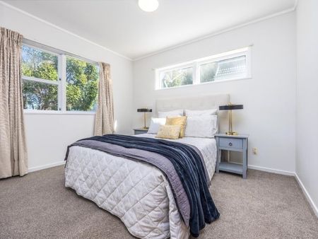 Beautifully Renovated Home in a Prime Onehunga Location - Photo 2