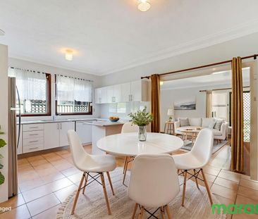 LOVELY FAMILY HOME! - Photo 2