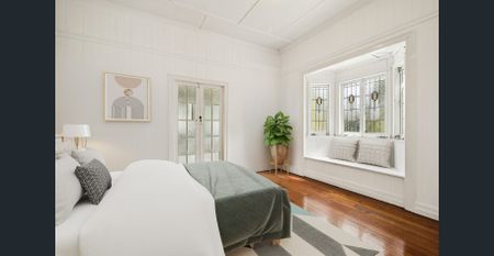 Charming Queenslander in Prime Location! - Photo 4