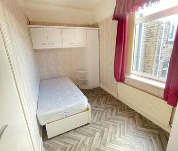 4 bedroom semi-detached house to rent - Photo 6