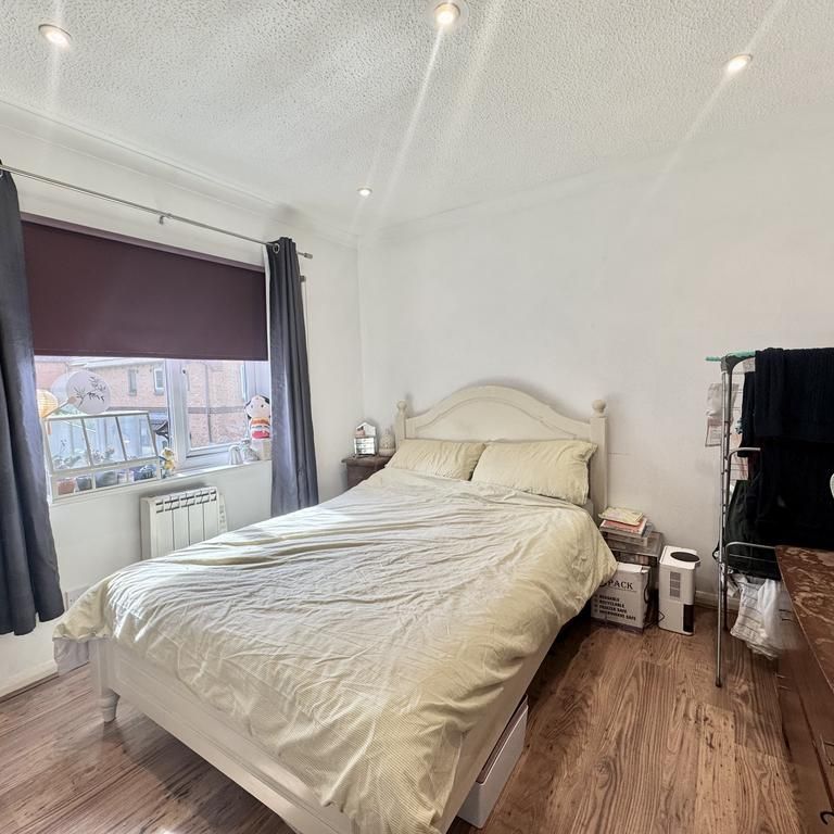 2 bedroom property to rent - Photo 1
