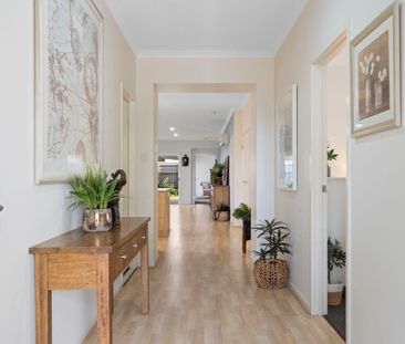 MODERN HOME WITH ALL THE EXTRAS - 2 LIVING AREAS, DUCTED AIRCON & S... - Photo 1