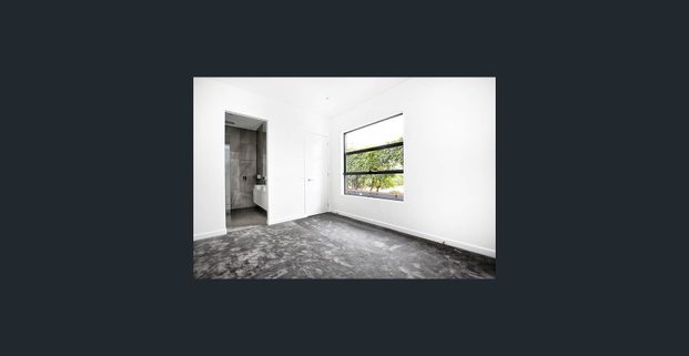 Executive Living in Premier Location! - Photo 1