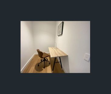 Luxury Apartment with amazing water view***Fully Furnished*** - Photo 4