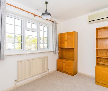 Maybrook Gardens, High Wycombe - Photo 5