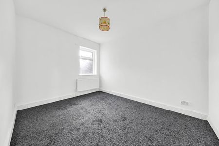 3 Bed Terraced House, Church Road, E12 - Photo 4