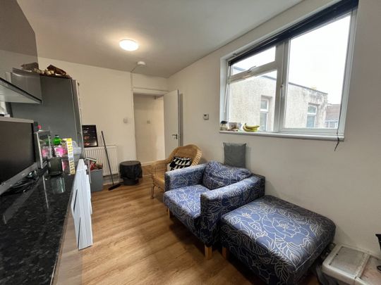 Room in a Shared House, The Malt House, BS2 - Photo 1