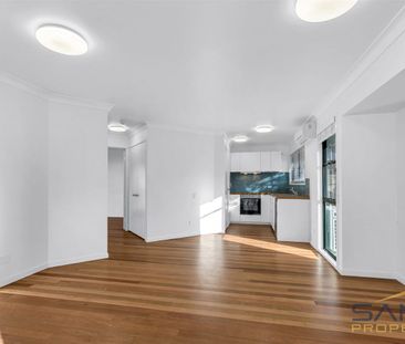 BREAK LEASE - Beautifully Renovated 2-Bedroom Villa – Gordon Park Gem! - Photo 6